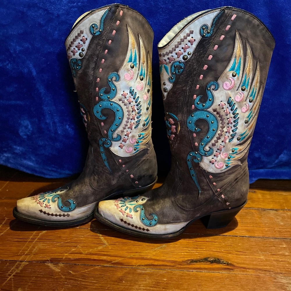 Corral boots